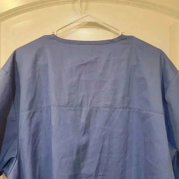 Edge By IRG Men's Ciel Blue Poly/Rayon/Spandex Blend V-Neck Scrub Top NEW - Picture 8 of 10